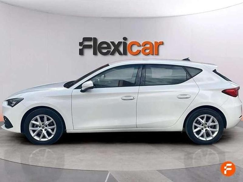 Usado Seat Leon Reference 116 CV (85 kW) 2021 Blanco Utilitario