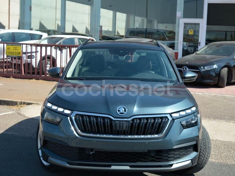 Usado Skoda Kamiq Style 116 CV (85 kW) 2021 Gris / plata SUV