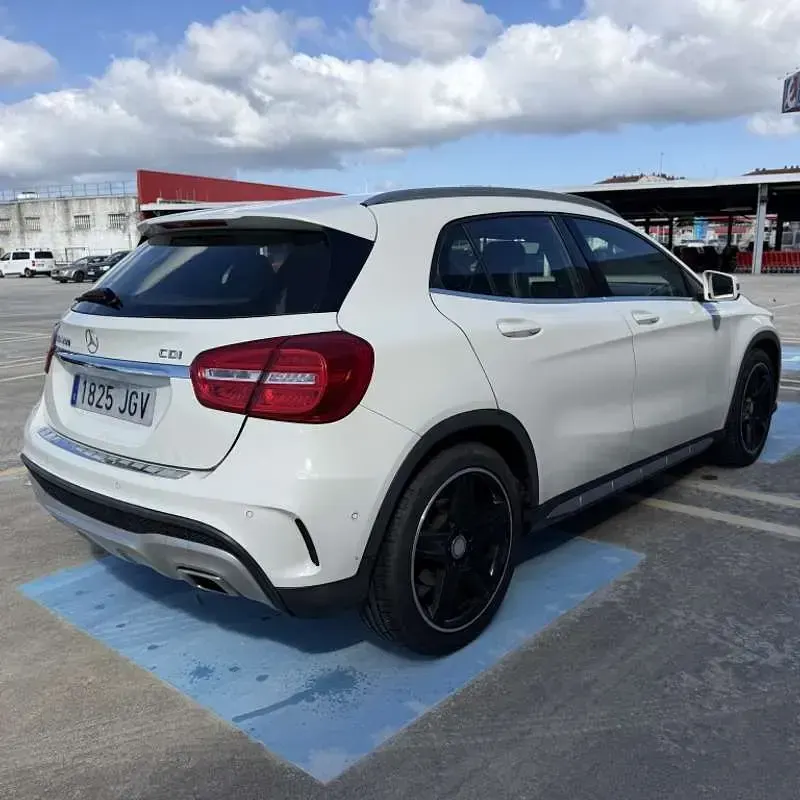 Usado Mercedes GLA200 AMG line 136 CV (100 kW) 2015 Blanco SUV