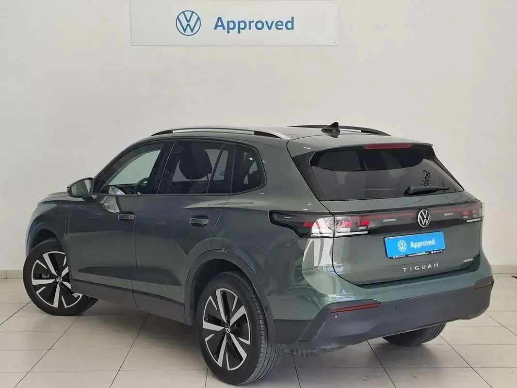 Usado VW Tiguan 204 CV (150 kW) 2025 Verde SUV