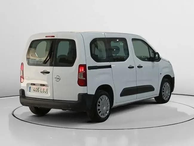 Usado Opel Combo Edition 102 HP (75 kW) 2021 Branco Monovolume