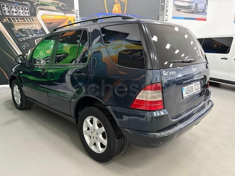 Usado Mercedes ML270 163 CV (119 kW) 2002 Gris / plata SUV