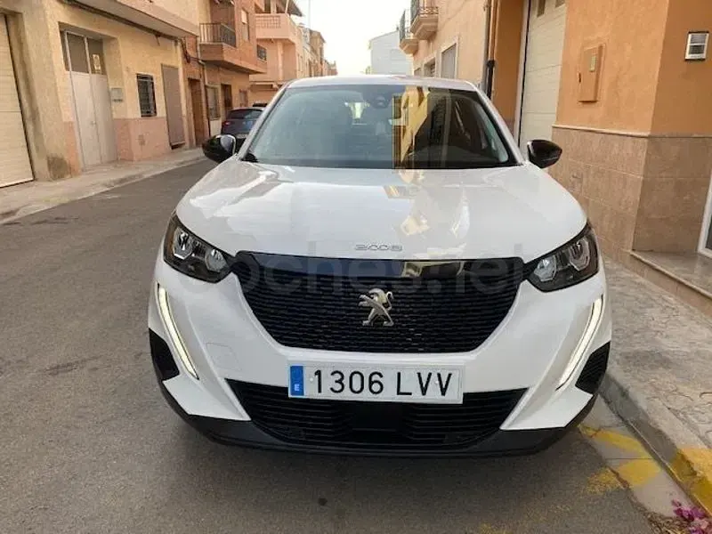 Usado Peugeot 2008 Active 110 CV (80 kW) 2022 Blanco SUV