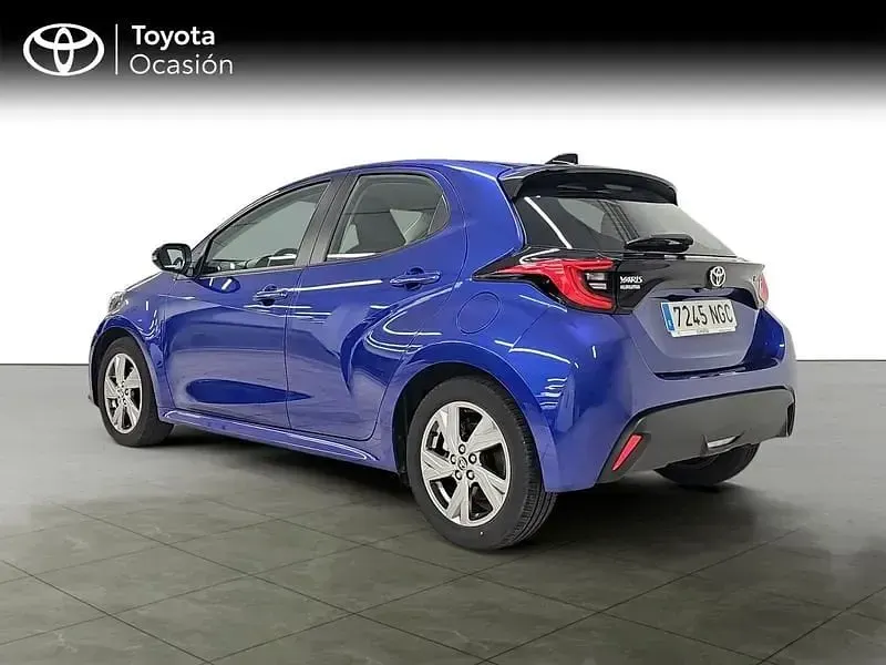 Usado Toyota Yaris Active 116 CV (85 kW) 2025 Azul Utilitario