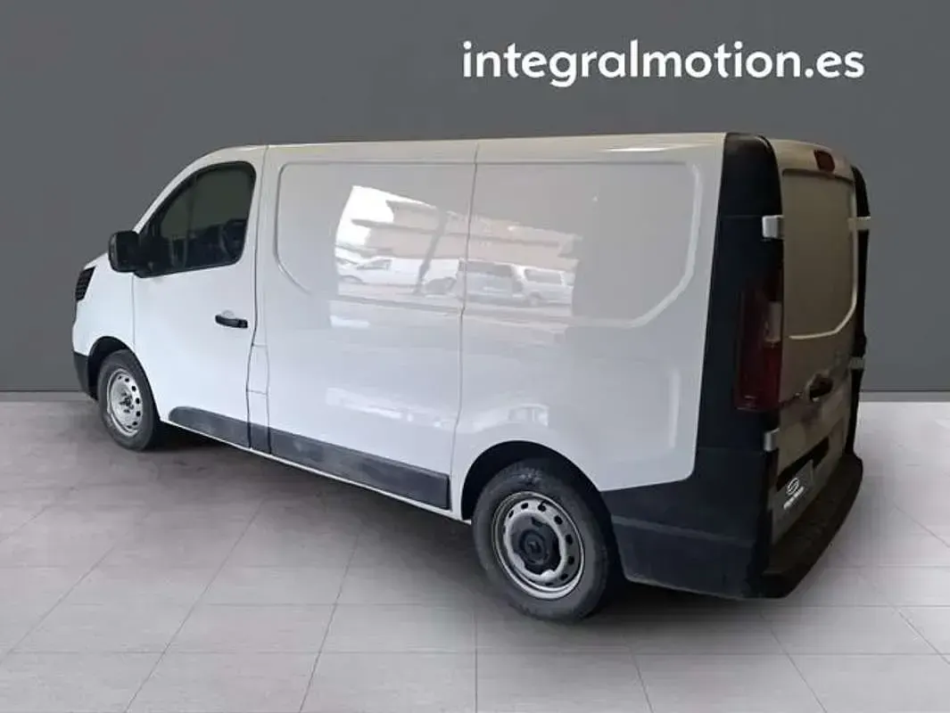 Usado Renault Trafic 131 CV (96 kW) 2023 Blanco Monovolumen