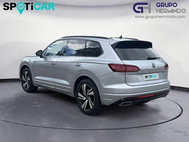 Usado VW Touareg R-line 286 CV (210 kW) 2021 Gris / plata SUV