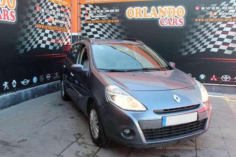 Usado Renault Clio GrandTour Authentique 90 CV (66 kW) 2011 Gris Familiar