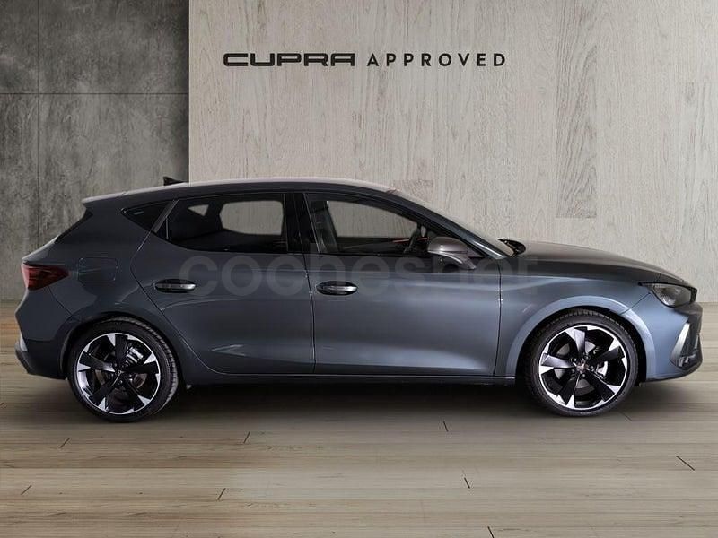 Usado Cupra Leon 150 CV (110 kW) 2025 Gris / plata Berlina