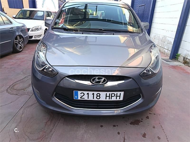 Usado Hyundai ix20 Comfort 115 CV (84 kW) 2013 Gris / plata Utilitario
