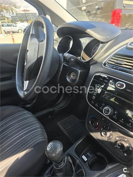 Usado Fiat Punto Pop 69 CV (50 kW) 2011 Blanco Utilitario