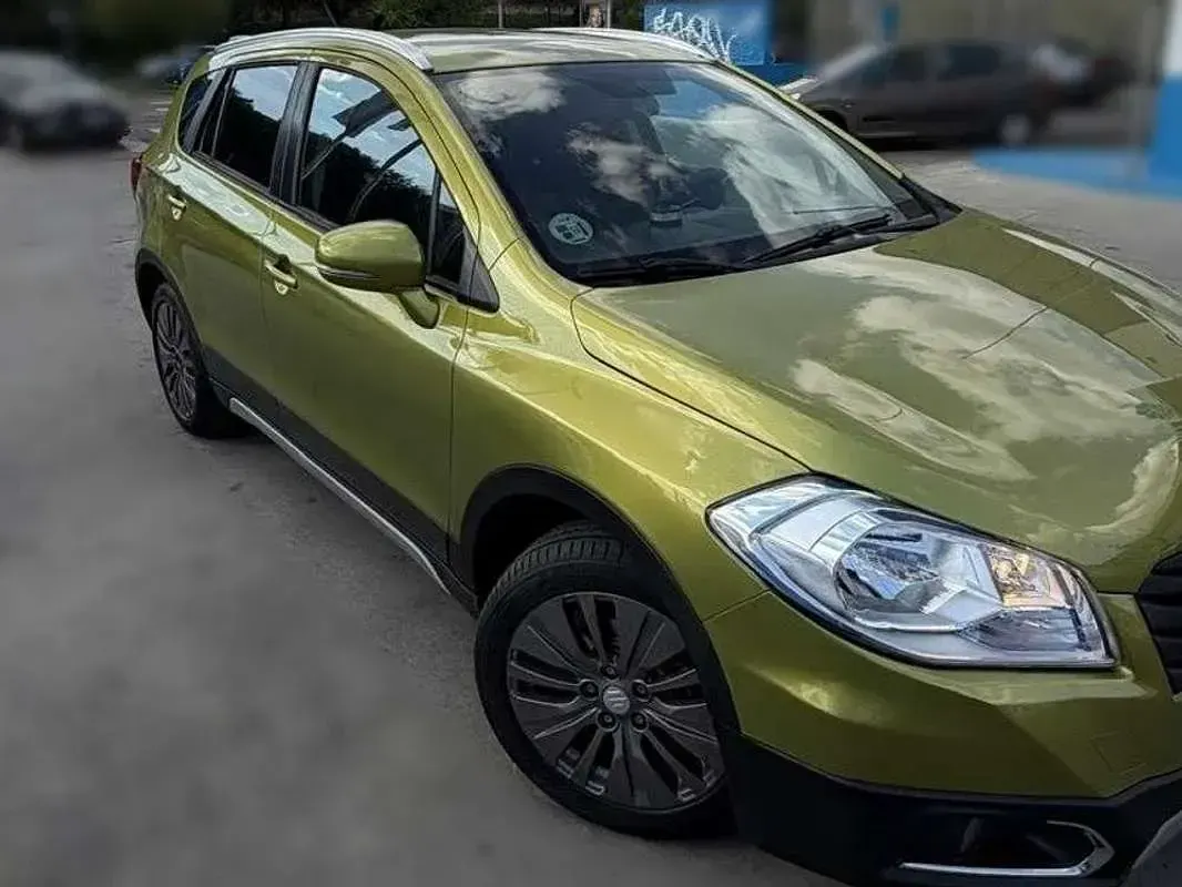 Usado Suzuki SX4 120 CV (88 kW) 2015 Verde Berlina