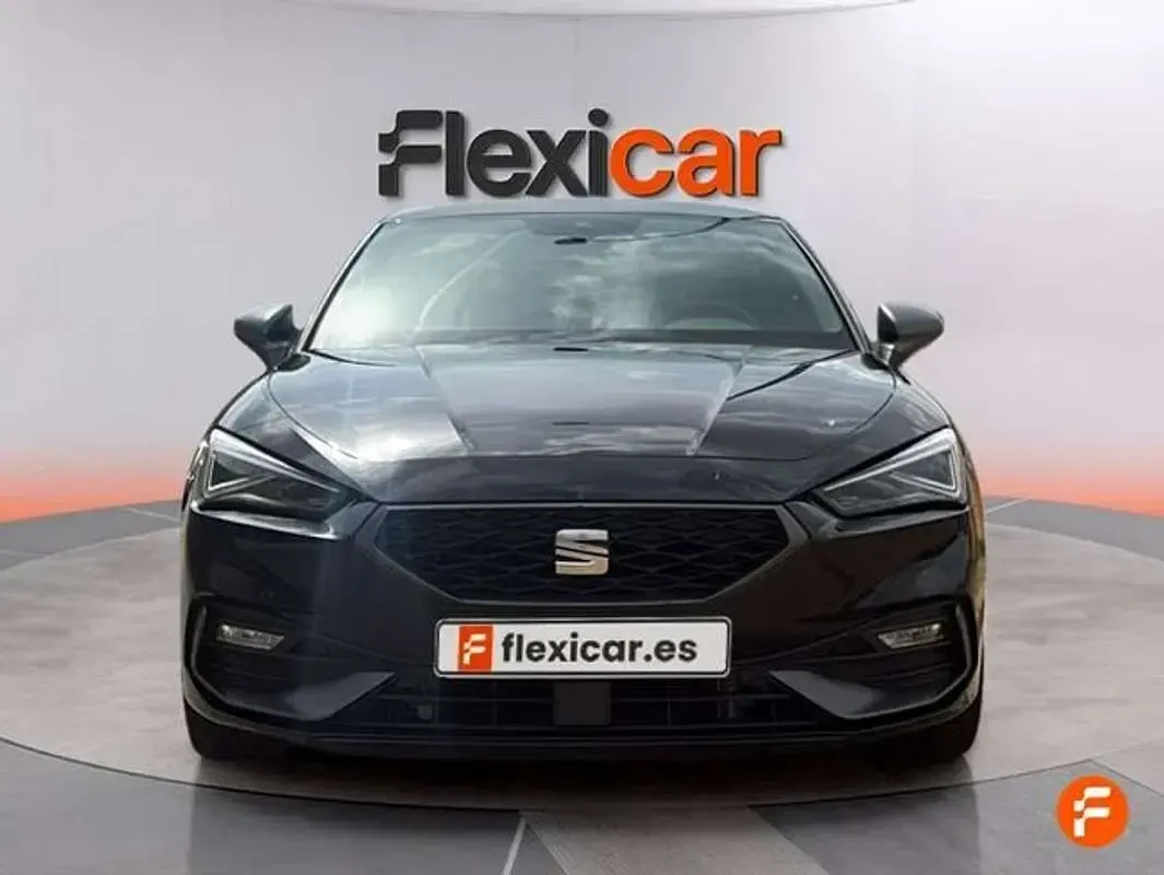 Usado Seat Leon Style 116 CV (85 kW) 2025 Gris Familiar