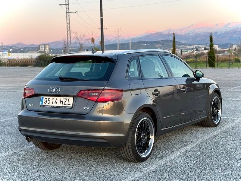 Usado Audi A3 Ambiente 105 CV (77 kW) 2013 Marrón Berlina