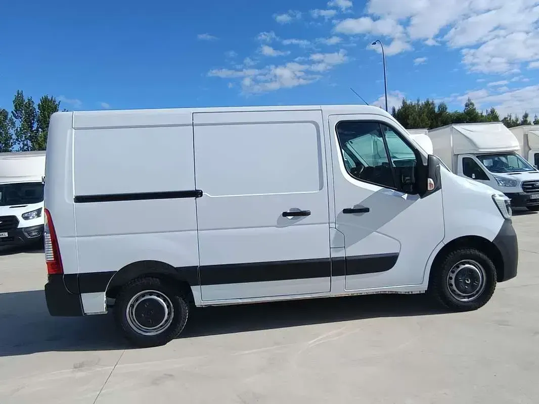 Usado Renault Master 135 CV (99 kW) 2023 Blanco Monovolumen