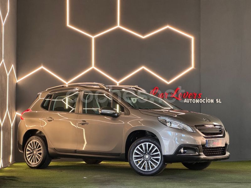 Usado Peugeot 2008 Allure 110 CV (80 kW) 2016 Beige SUV