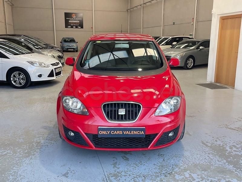 Usado Seat Altea Style 105 CV (77 kW) 2011 Rojo Monovolumen
