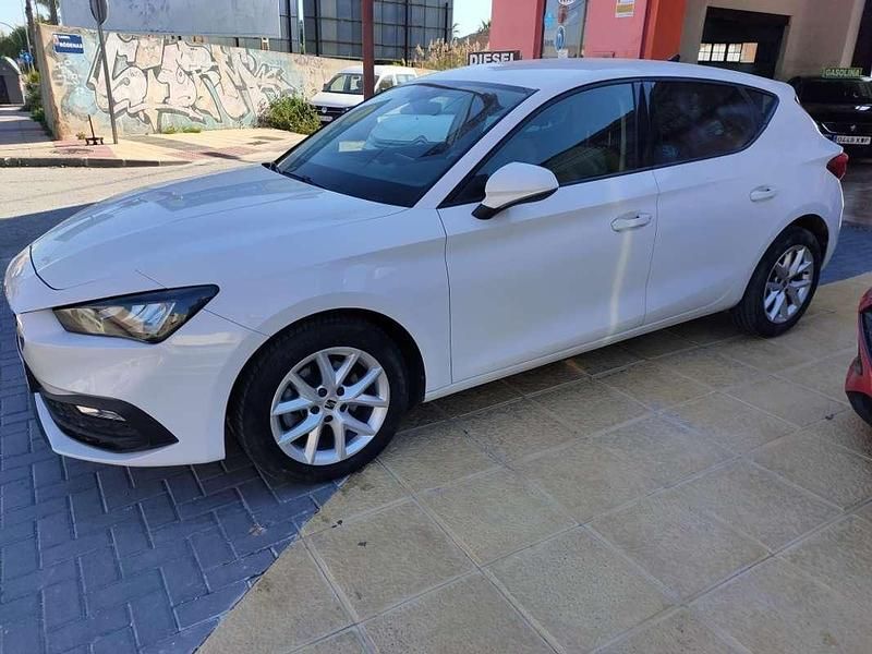 Usado Seat Leon Style 116 CV (85 kW) 2021 Blanco Utilitario