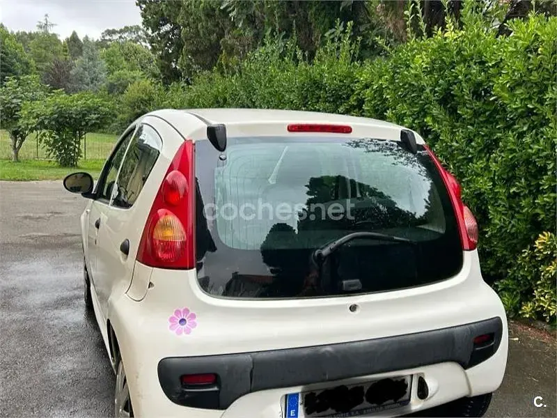 Usado Peugeot 107 68 CV (50 kW) 2008 Blanco Utilitario