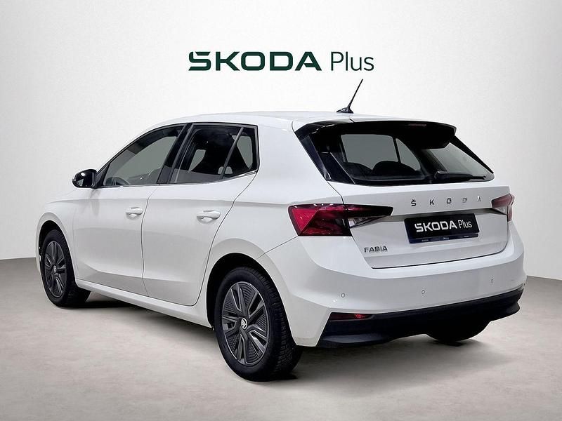Usado Skoda Fabia 110 CV (80 kW) 2022 Blanco Utilitario