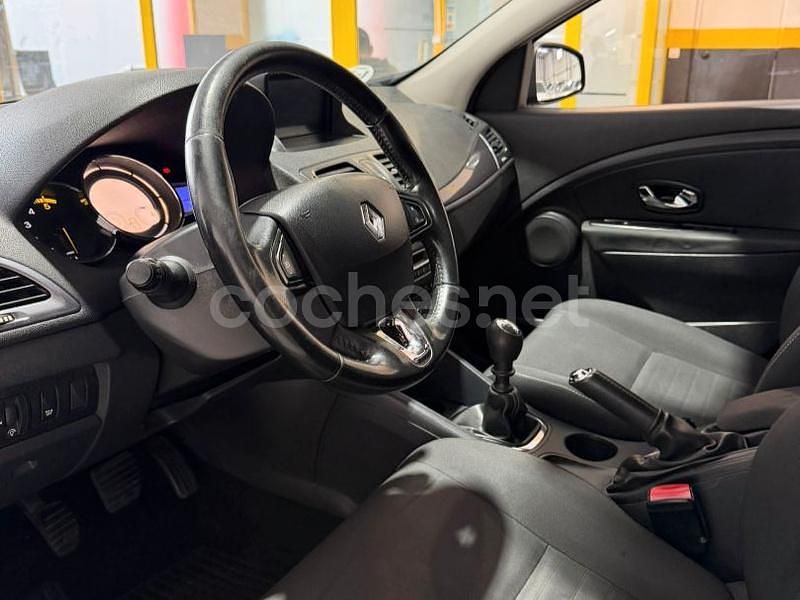 Usado Renault Mégane LIMITED 95 CV (69 kW) 2015 Negro Berlina