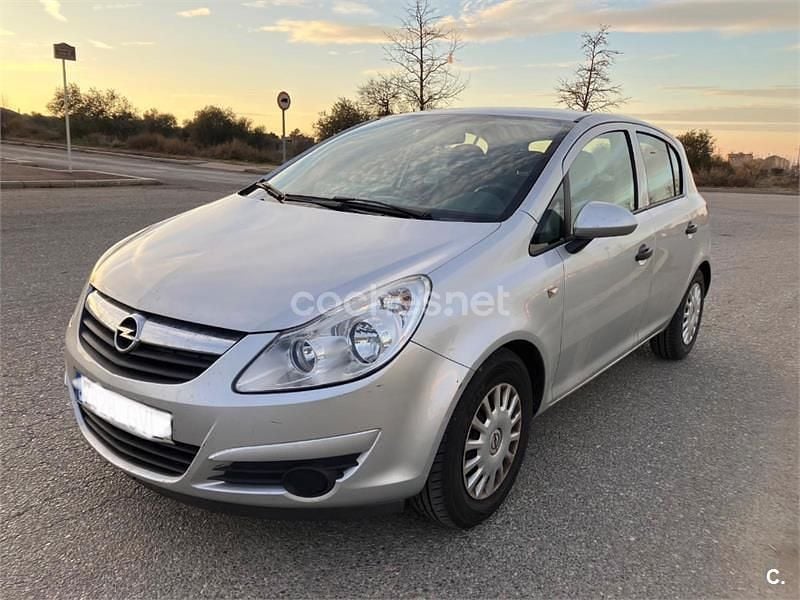 Usado Opel Corsa Essentia 85 CV (62 kW) 2011 Gris / plata Utilitario