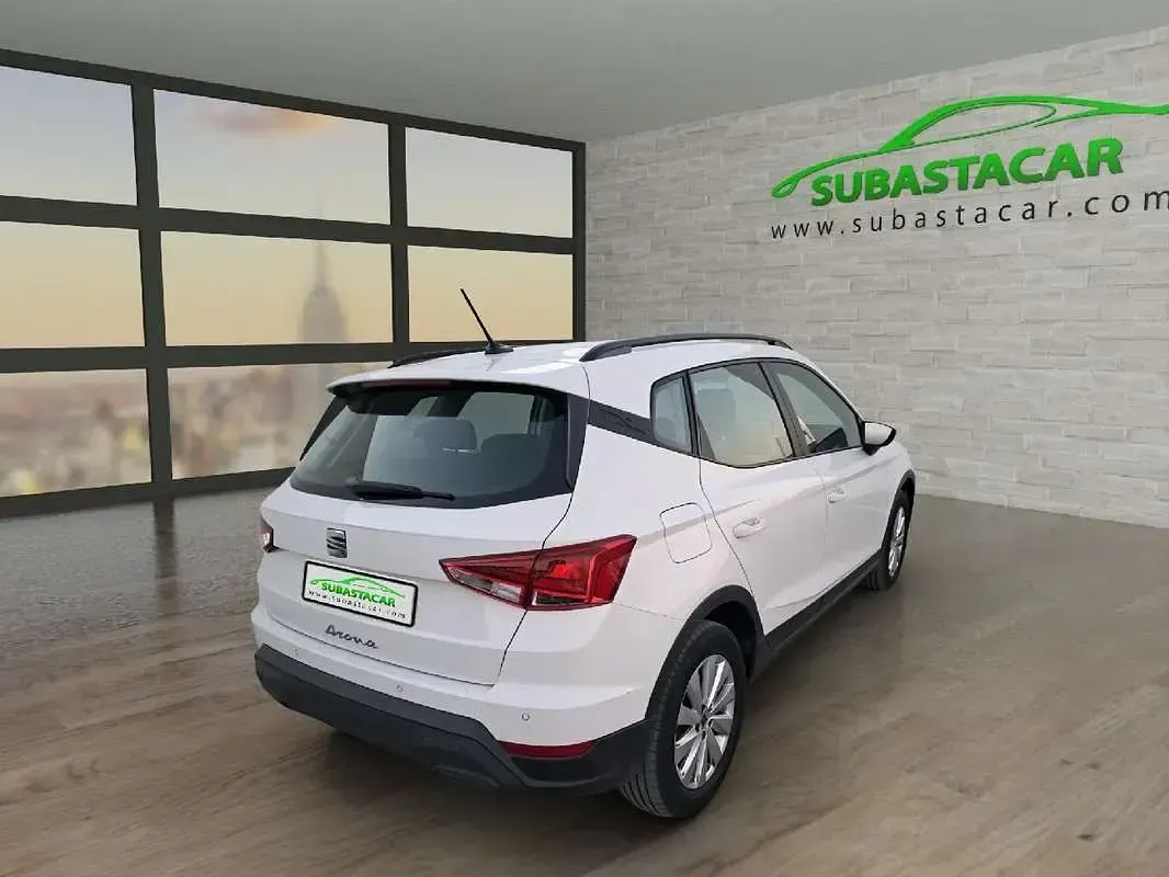Usado Seat Arona Style Plus 110 CV (80 kW) 2022 Blanco SUV