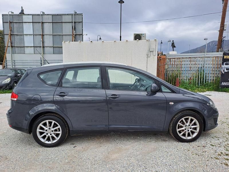 Usado Seat Altea Ecomotive 105 CV (77 kW) 2010 Gris Monovolumen