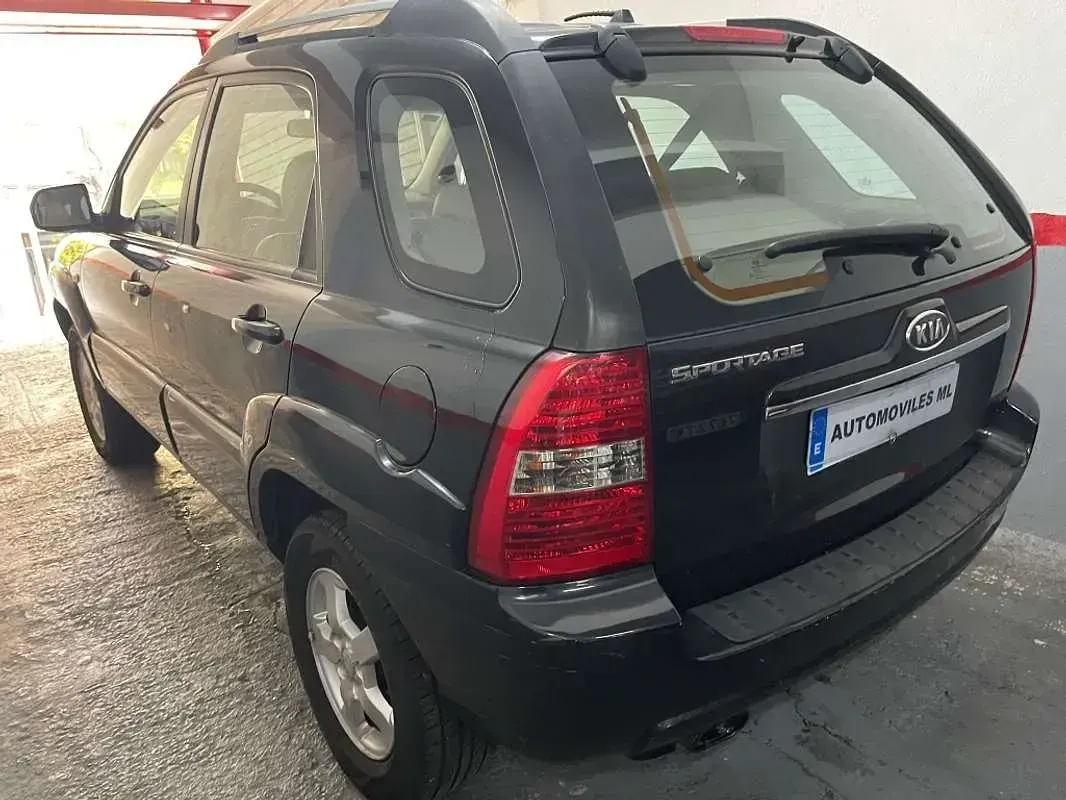 Usado Kia Sportage Active 140 CV (102 kW) 2008 Negro SUV