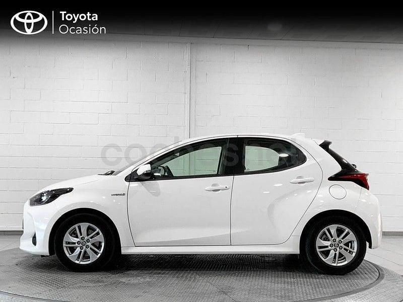 Usado Toyota Yaris Hybrid Active 116 CV (85 kW) 2021 Blanco Berlina
