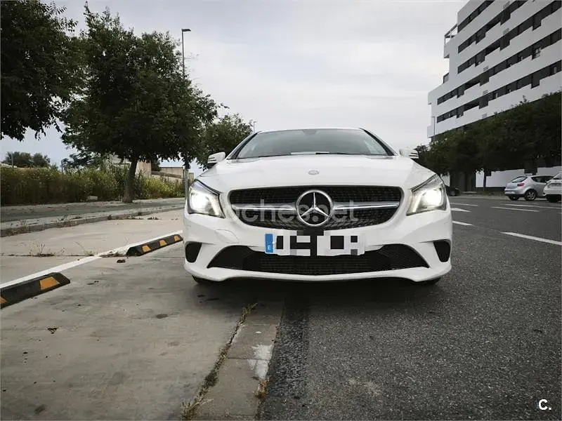 Usado Mercedes CLA200 136 CV (100 kW) 2016 Blanco Berlina
