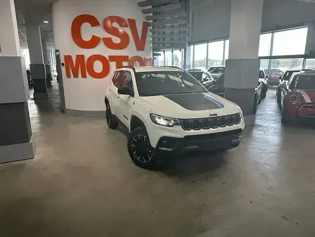 Usado Jeep Compass Trailhawk 241 CV (177 kW) 2023 Blanco SUV