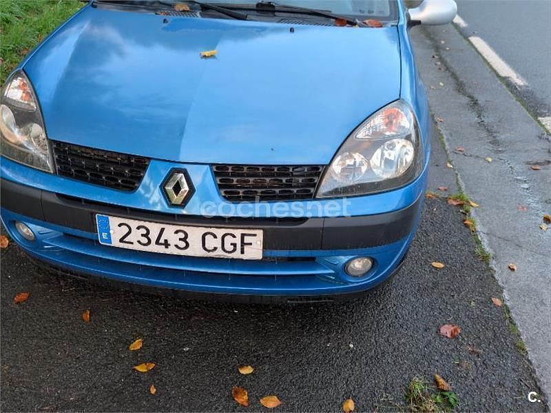 Usado Renault Clio II Dynamique 75 CV (55 kW) 2003 Azul Berlina