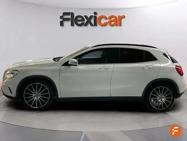 Usado Mercedes GLA180 109 CV (80 kW) 2016 Blanco SUV