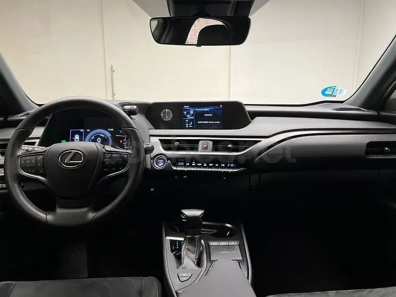 Usado Lexus UX Business Edition 184 CV (135 kW) 2022 Verde SUV