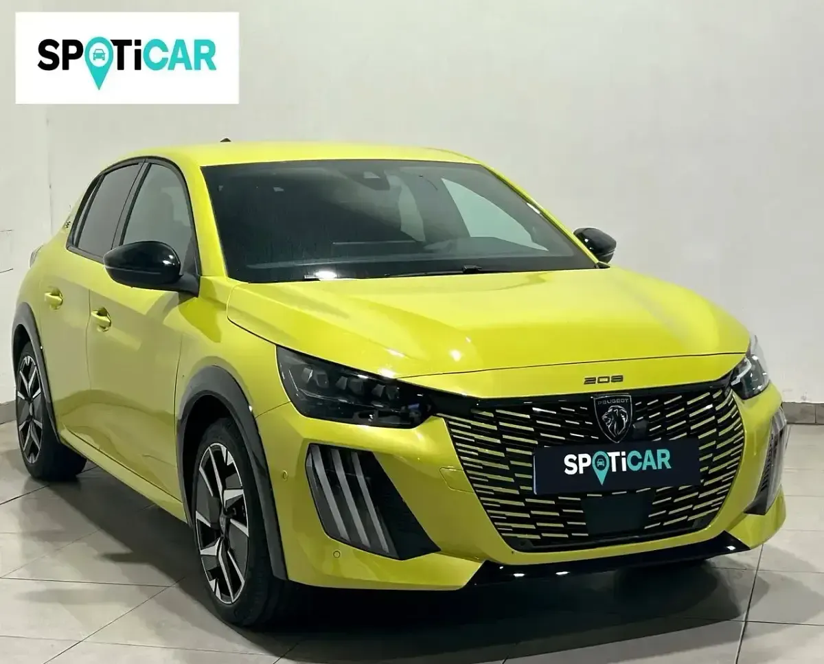 Usado Peugeot e-208 GT 114 kW (156 CV) 2024 Amarillo Utilitario