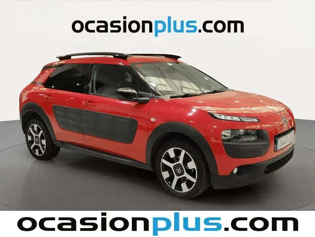 Usado Citroën C4 Cactus Shine 99 CV (72 kW) 2017 Rojo Utilitario