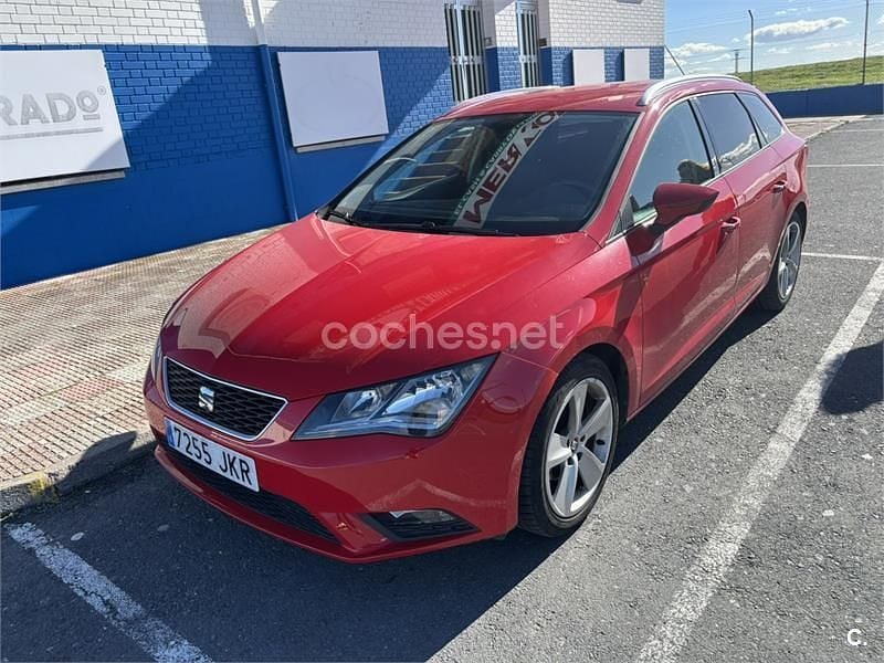 Usado Seat Leon ST Ecomotive 110 CV (80 kW) 2015 Rojo Familiar