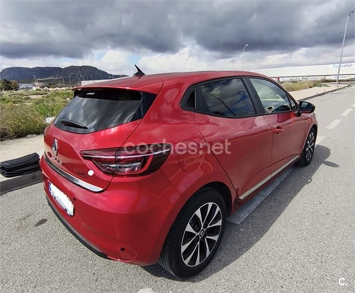 Usado Renault Clio V Intens 100 CV (73 kW) 2020 Rojo Berlina