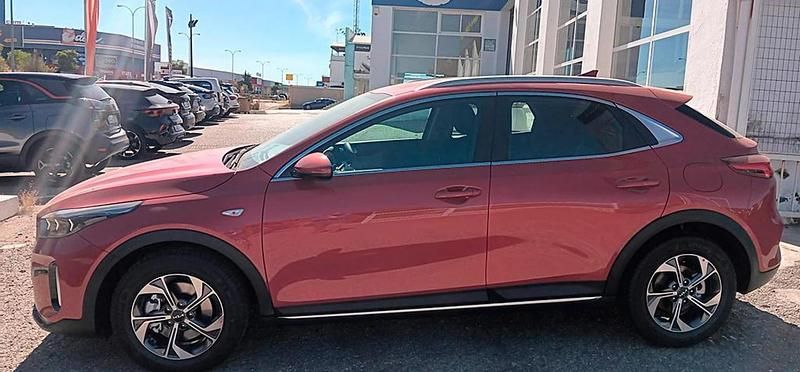 Nuevo Kia XCeed 101 CV (74 kW) 2025 Rojo SUV