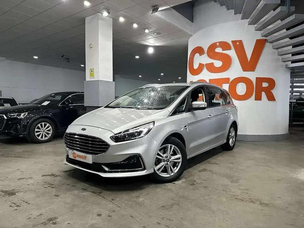 Usado Ford S-MAX Titanium 190 CV (139 kW) 2023 Gris / plata Monovolumen
