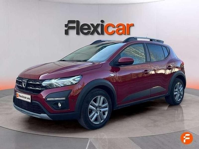 Usado Dacia Sandero Essentiel 91 CV (66 kW) 2022 Rojo Utilitario