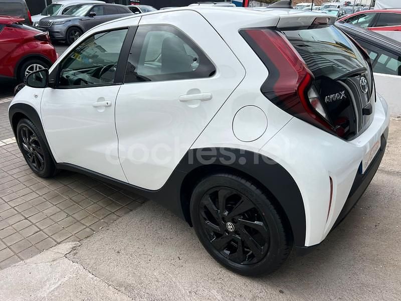 Usado Toyota Aygo X Play 72 CV (52 kW) 2023 Blanco SUV