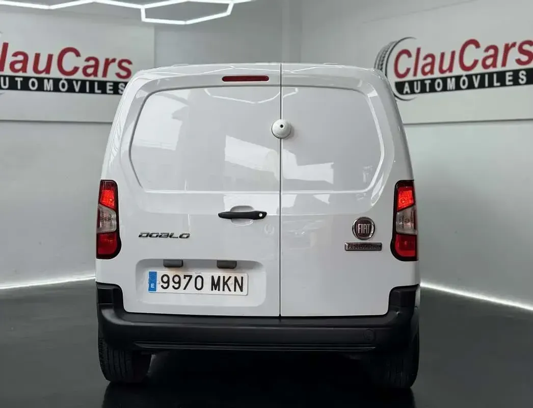 Usado Fiat Doblò 102 CV (75 kW) 2023 Blanco Monovolumen
