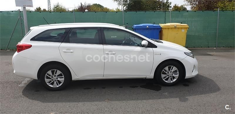 Blanco Usado 2013 Toyota Auris Hybrid Active Familiar | 6000 € (Precio justo) - Imagen 1/4