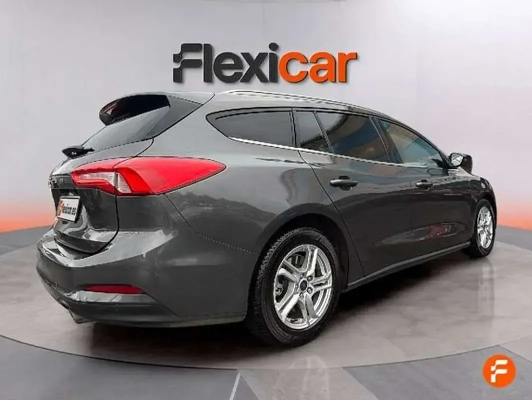 Usado Ford Focus Trend+ 120 CV (88 kW) 2020 Gris Utilitario