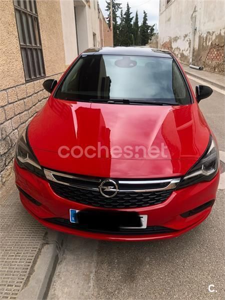 Rojo Usado 2019 Opel Astra Dynamic Berlina | 15.500 € (Un poco caro) - Imagen 1/4