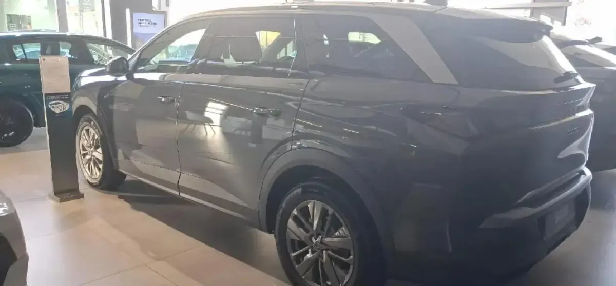 Nuevo Peugeot 5008 Allure 145 CV (106 kW) 2026 Gris titanium SUV