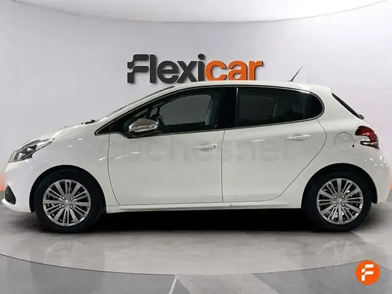 Usado Peugeot 208 Allure 110 CV (80 kW) 2018 Blanco Utilitario