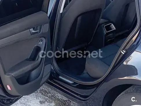 Usado Audi A4 136 CV (100 kW) 2012 Negro Familiar