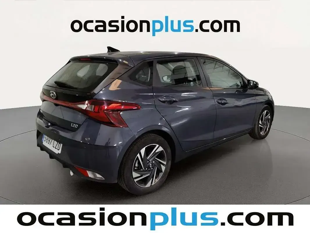 Usado Hyundai i20 101 CV (74 kW) 2022 Gris Utilitario